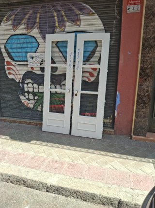 Puertas de madera antiguas con cristal
