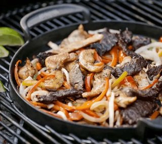 Barbacoa Weber Master-Touch E5750 GBS Negra