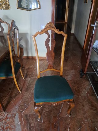 Comedor: Vitrina, Aparador y 6 Sillas