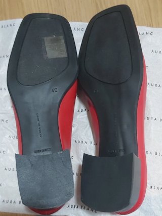 Zapatos de piel rojos