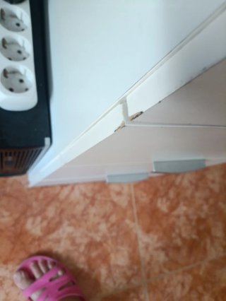 Mesa de ordenador blanca