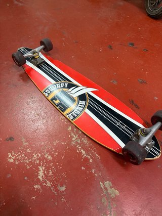 Skate Longboard Negro con Rayas Amarillas