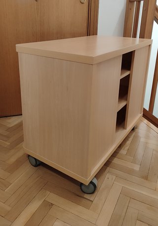 Mesa TV madera con ruedas