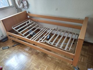 Cama geriátrica regulable