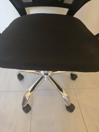 Silla de oficina ergonómica negra