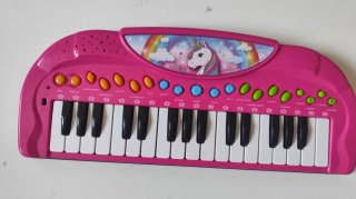 Teclado de juguete rosa con unicornio