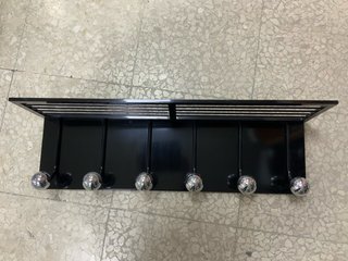 Perchero de pared con 6 pomos