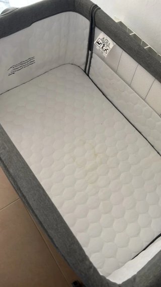 Cuna de bebé con estrellas