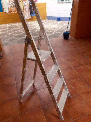 Escalera aluminio 4 peldaños