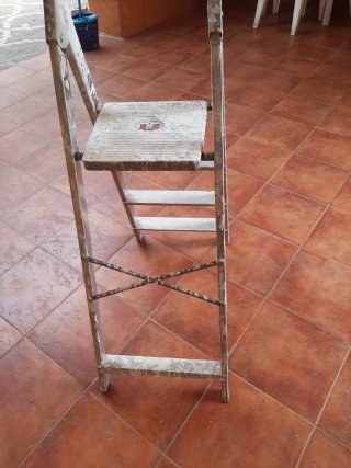 Escalera aluminio 4 peldaños