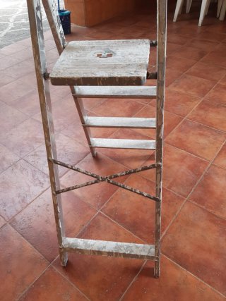 Escalera aluminio 4 peldaños