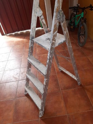Escalera aluminio 4 peldaños