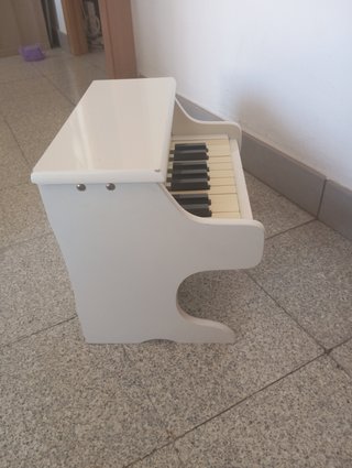 Piano infantil de madera