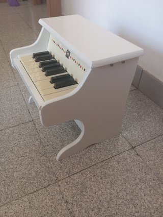Piano infantil de madera