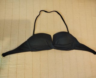 Top bikini negro con tirantes