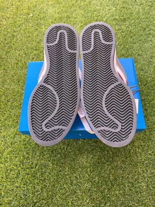 Adidas Campus Gris y Rojo