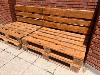 Sofá Palets Terraza con Cojines Grises
