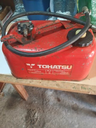 Motor fueraborda Tohatsu 5CV cola larga.
