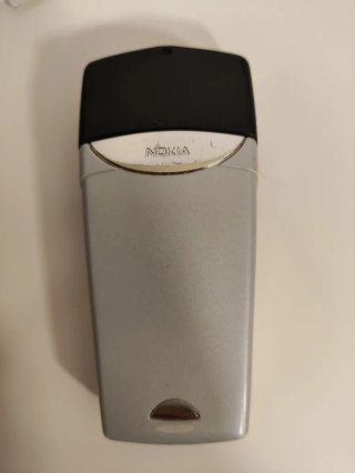 Nokia 8310 libre+cargador opcional.
