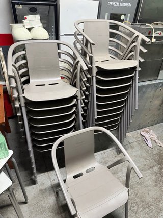Sillas de terraza/jardín de plástico y metal a 12€