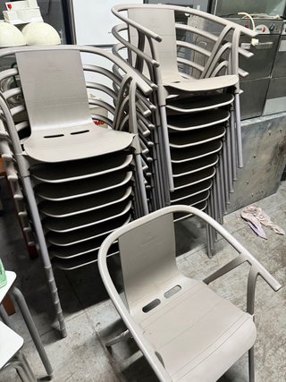 Sillas de terraza/jardín de plástico y metal a 12€