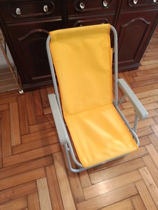 Silla de playa plegable amarilla