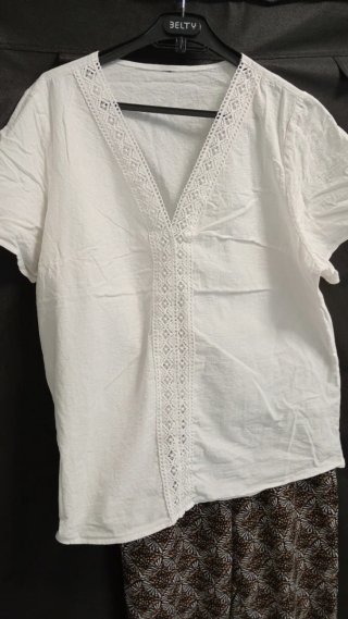 Conjunto Camisa Blanca y Pantalón Estampado