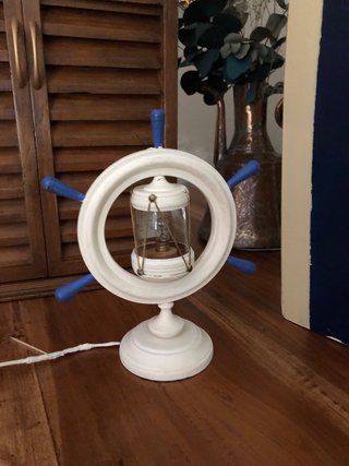 Lote 2 Muebles Auxiliares .lampara se vendió