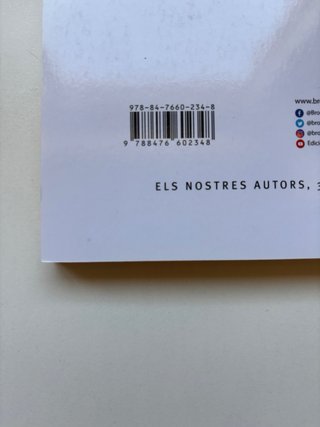 Libros de lectura en valenciano sin utilizar.
