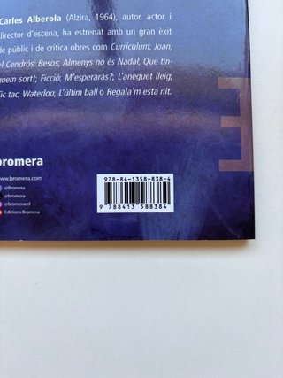 Libros de lectura en valenciano sin utilizar.