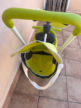 Triciclo Smoby verde con capota
