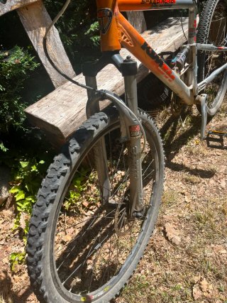 Bicicleta KTM MTB Speed RC doble.
