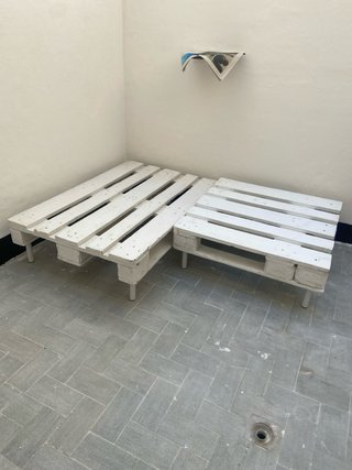 Sofa Chill out de palets con colchon y cojines