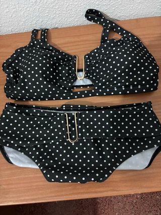 Bikini lunares negro y blanco