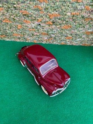 Renault 4CV 1997 – Escala 1:17 Solido