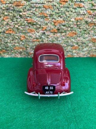 Renault 4CV 1997 – Escala 1:17 Solido
