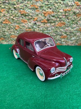Renault 4CV 1997 – Escala 1:17 Solido