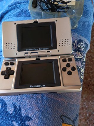 Consolas de videojuegos portátil antigua