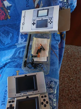 Consolas de videojuegos portátil antigua