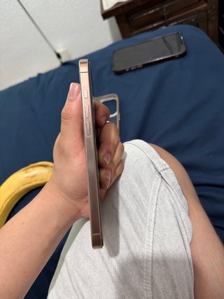 iPhone 16 Pro Max Dorado/Rosa Como Nuevo