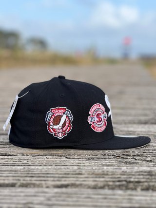 Gorra New Era 7 1/8 Negra y Blanca