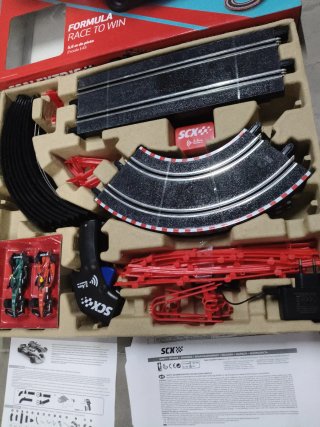 Scalextric Compact Formula Race to Win 1:43