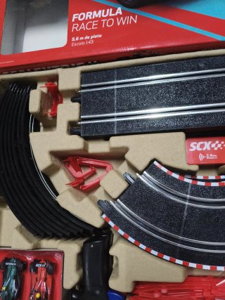 Scalextric Compact Formula Race to Win 1:43