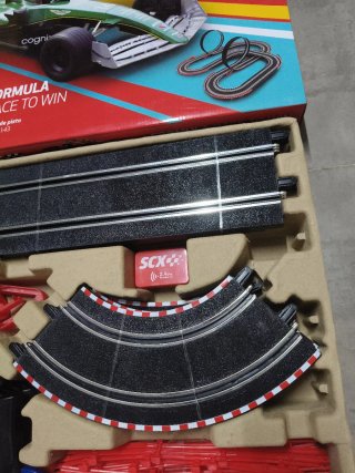 Scalextric Compact Formula Race to Win 1:43