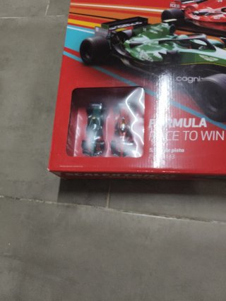 Scalextric Compact Formula Race to Win 1:43