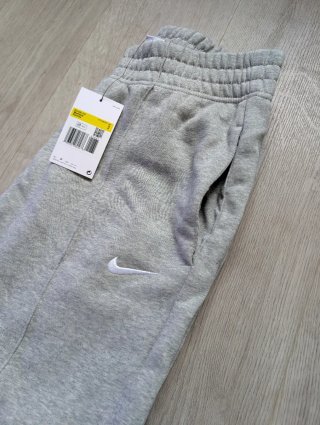 Pantalón Nike gris