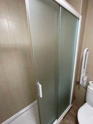 Mampara de ducha corredera, medidas: 1,95m x 1,88m