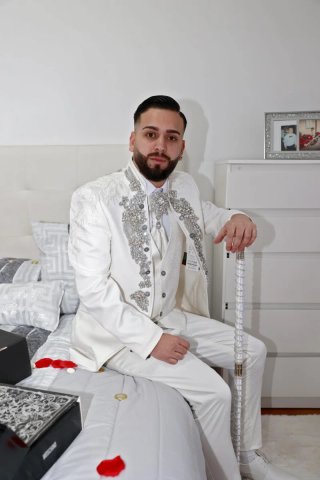 Traje de Novio Gitano Blanco y Plateado