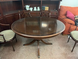 Mesa de nogal macizo extensible