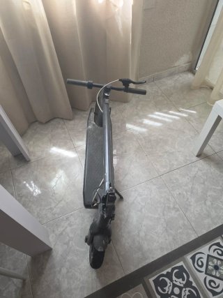 Patinete eléctrico negro
